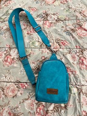 Wrangler Teal Crossbody Bag with Adjustable Strap